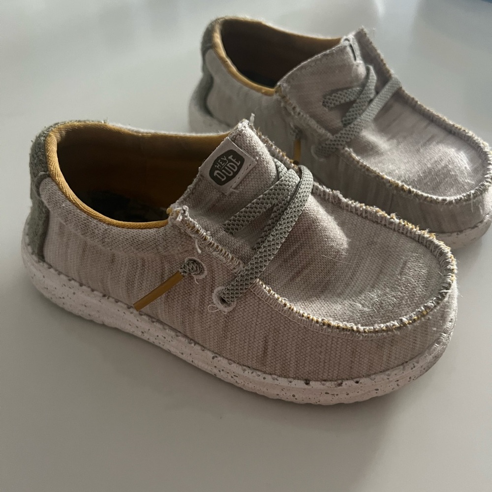 Hey Dude Kids Moccasins - Cream and Tan